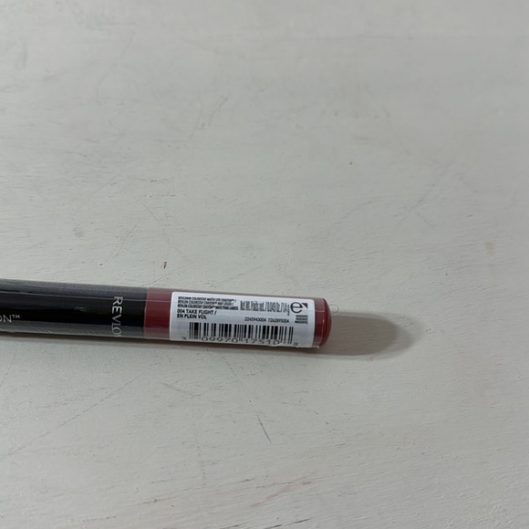 Revlon matte lite lip crayon - Picture 3 of 3